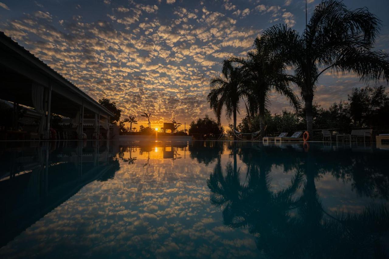 Zoe Seaside Resort เกียโลวา ภายนอก รูปภาพ